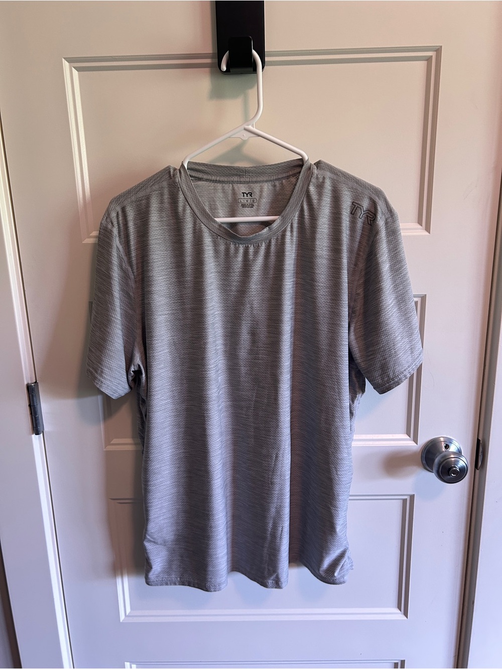 TYR Men's Light Gray Athletic Short Sleeve Tee